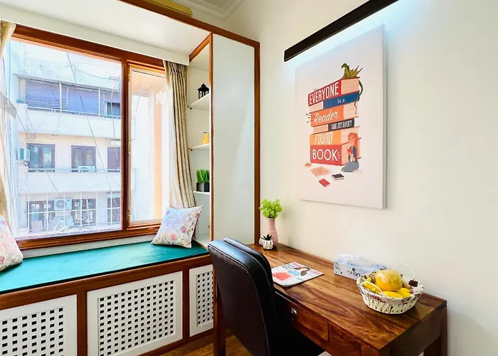 Superior One-Bedroom Apartment